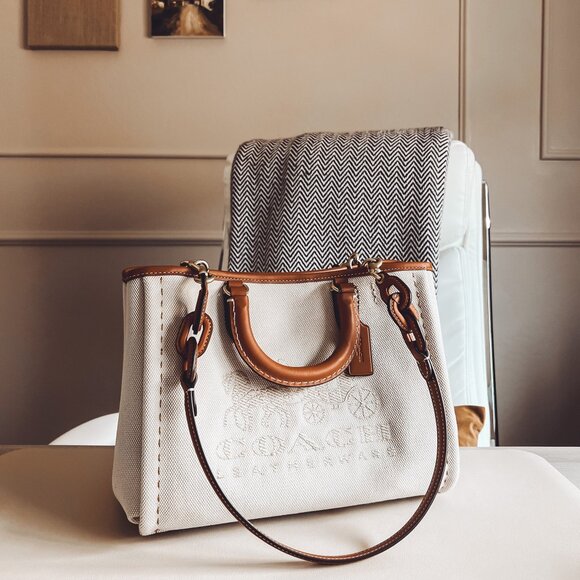 NWT Coach Reese Tote 28 - Picture 2 of 5